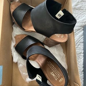 TOMS Majorca cutout. Black leather   Size 8.5